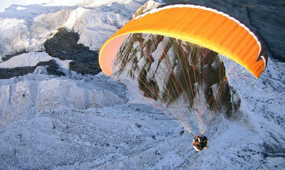 Queenstown: Tandem Paraglide - Winter - Coronet Peak 5400ft 1