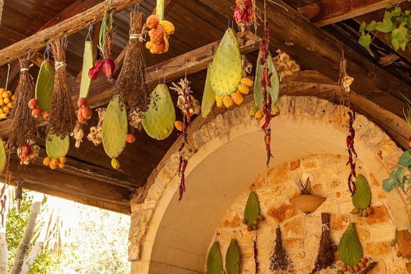Model Ceramics in the Laboratory of a Masseria with aperitif 3