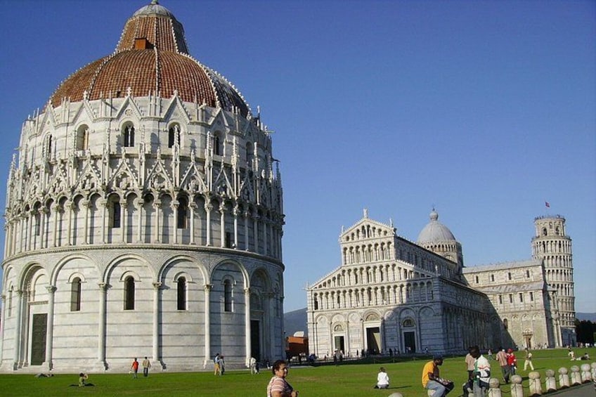 The Pisa Cathedral with its famous leaning dome and adjacent Leaning Tower. 1