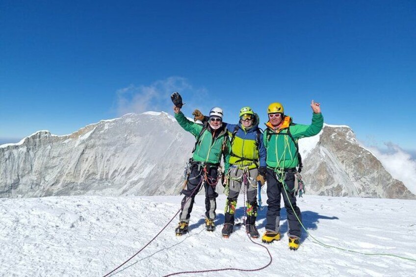20 Days Trekking Huayhuash Alpine Circuit and Nevado Chopicalqui 2