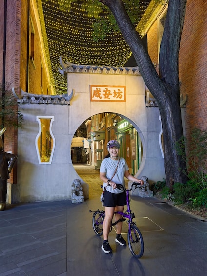 Picture 53 for Activity Wuhan: East Lake Guided Bike Tour with Gift Pack 2