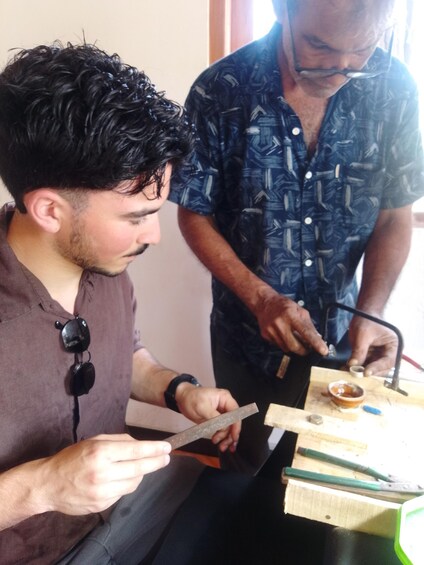 Unawatuna: Traditional Jewelry Making & Gemstone Workshop 1