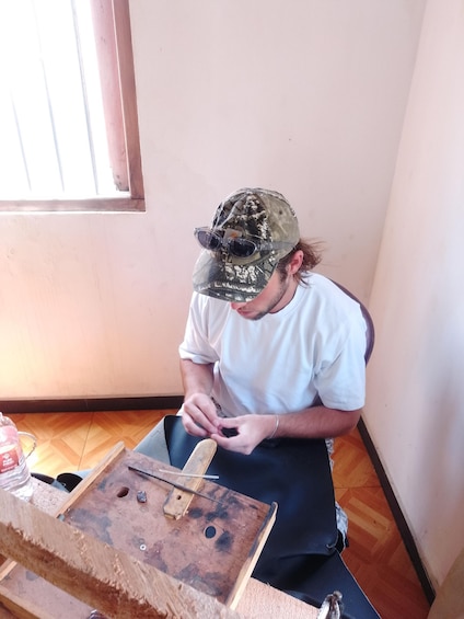 Unawatuna: Traditional Jewelry Making & Gemstone Workshop 1
