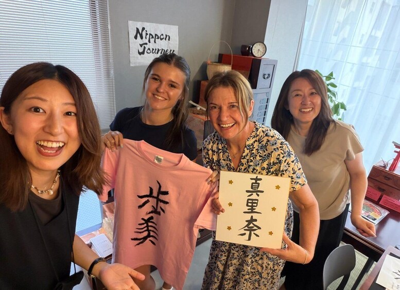 Hiroshima Calligraphy: Create Your Own Kanji Art & Souvenir 1