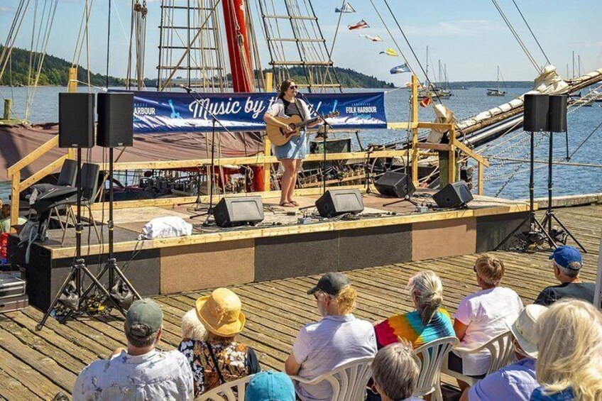 Discover Lunenburg and Mahone Bay Guided Tour 3