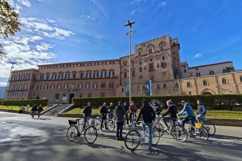 Bike tour of the historic center of Palermo with tasting 2