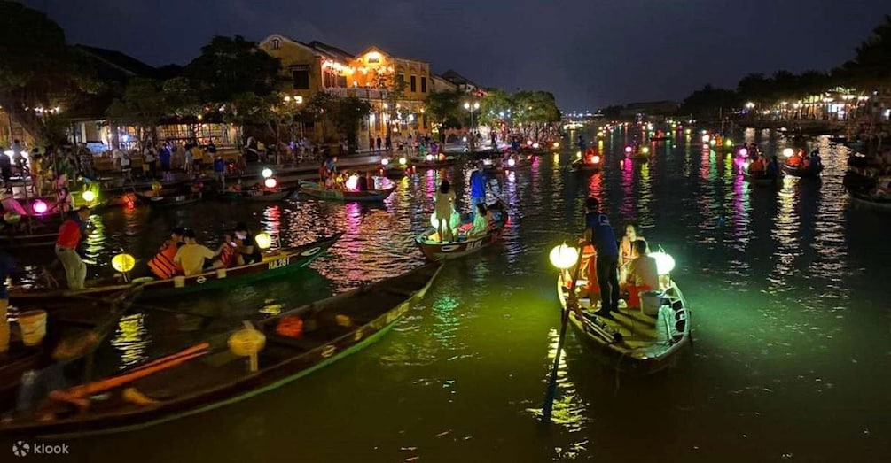 Picture 2 for Activity Night Boat Trip and Floating Lantern on Hoai River Hoi An 2