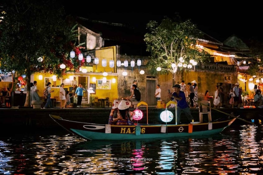 Picture 5 for Activity Night Boat Trip and Floating Lantern on Hoai River Hoi An 5