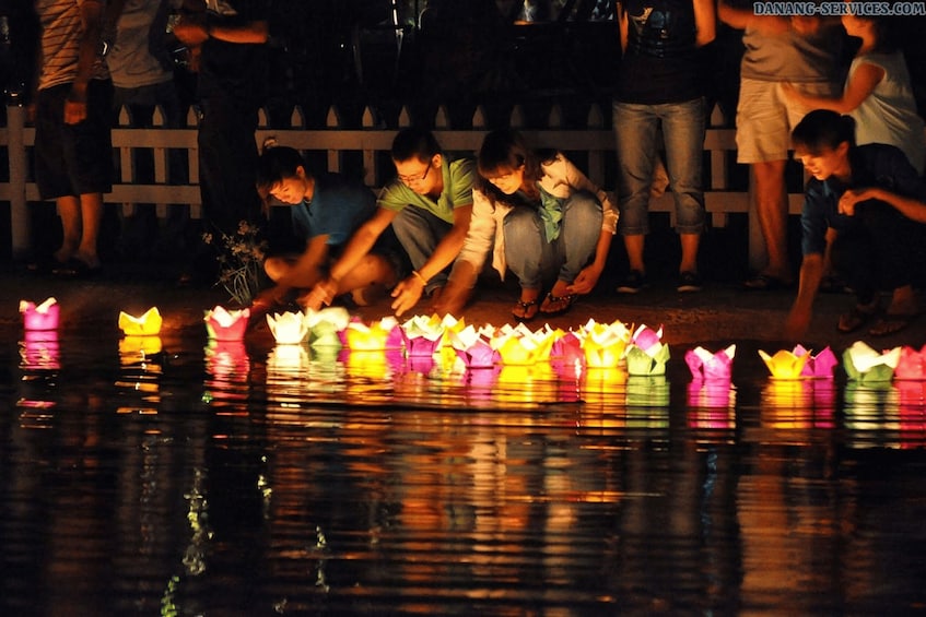 Picture 6 for Activity Night Boat Trip and Floating Lantern on Hoai River Hoi An 4