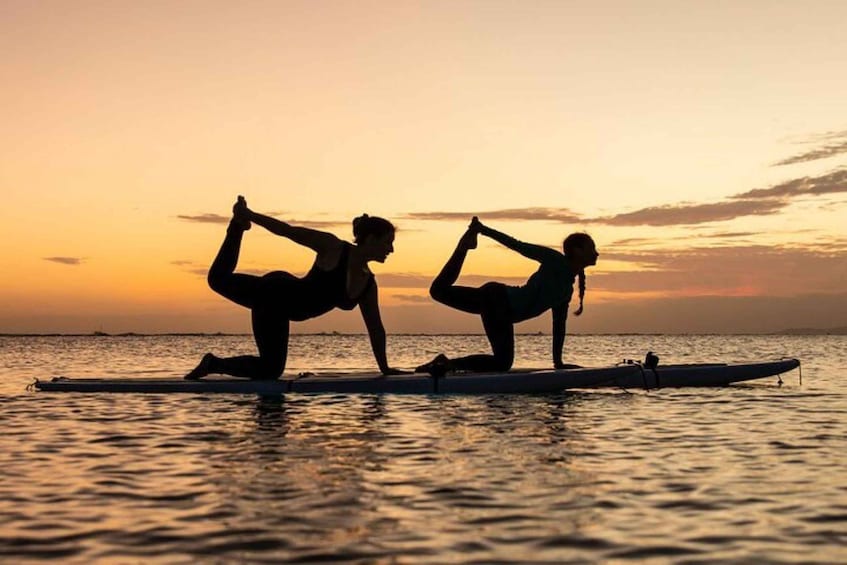 Honolulu: Sunset SUP Yoga Class 1