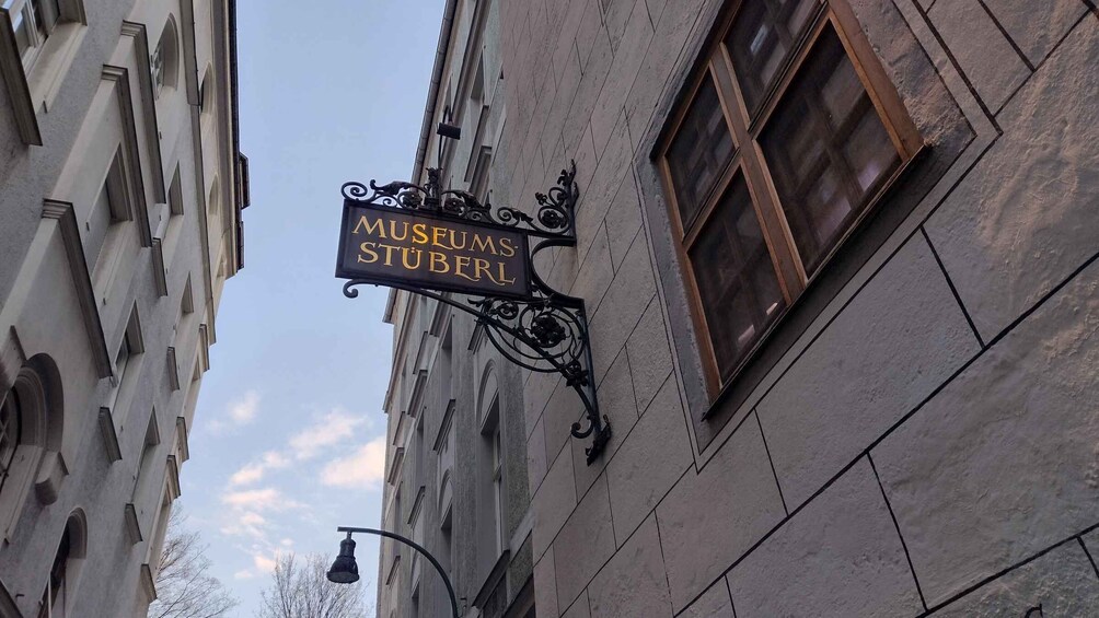 A building with a sign reading "MUSEUMS STUERL". 2