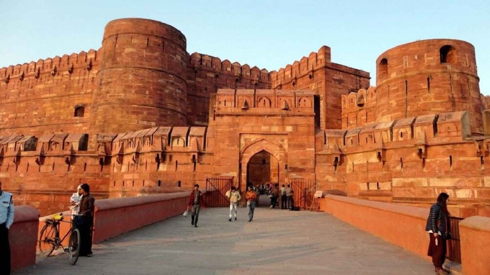 A large, historic fort with multiple towers and a central gate. 3
