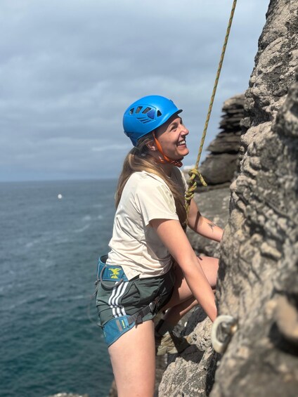 Peniche: Rock climbing on the wonderful cliffs by the sea. Certified guide. 1