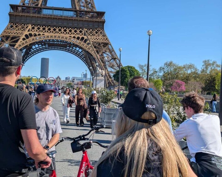 Picture 1 for Activity Paris: Bike or eBike Tour, Top Sights & Local Insights 2