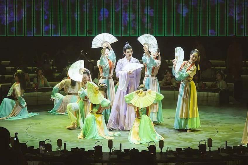 Imperial Palace Banquet with Hanfu Experience in Beijing 4