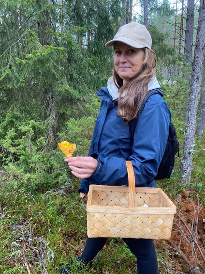 Picture 31 for Activity Mushroom, Plant & Berry Foraging with a biologist 3