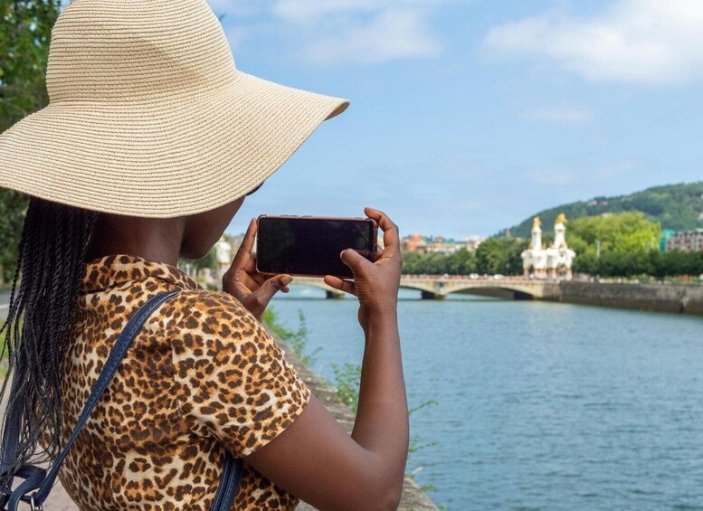 Picture 1 for Activity San Sebastian: Insta-Perfect Walk with a Local 5