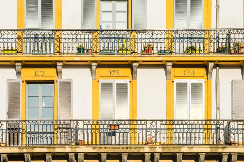San Sebastian: Insta-Perfect Walk with a Local 1