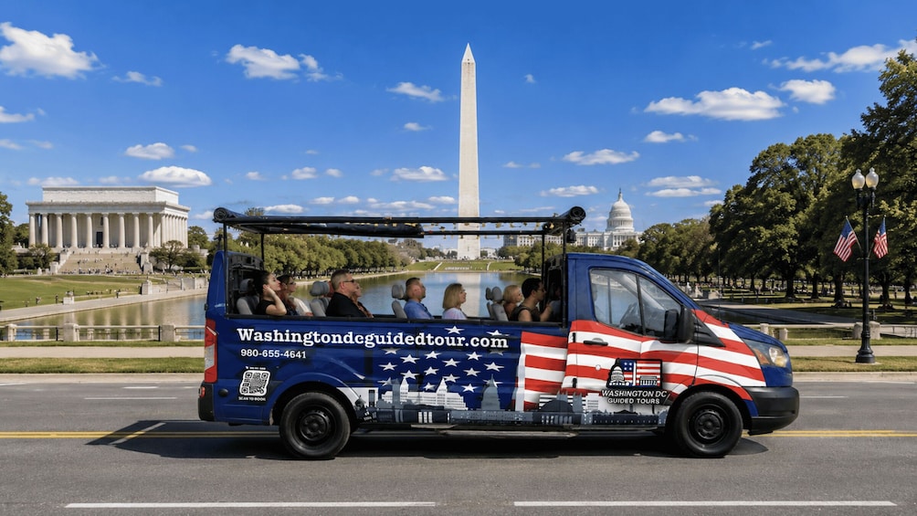 DC's National Memorials Day & Night Guided Tour by Open-Air 2