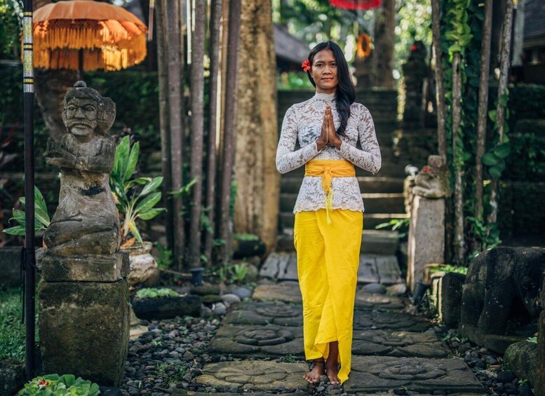 Picture 9 for Activity Bali: Professional photoshoot at Pengelipuran bamboo forest. 3