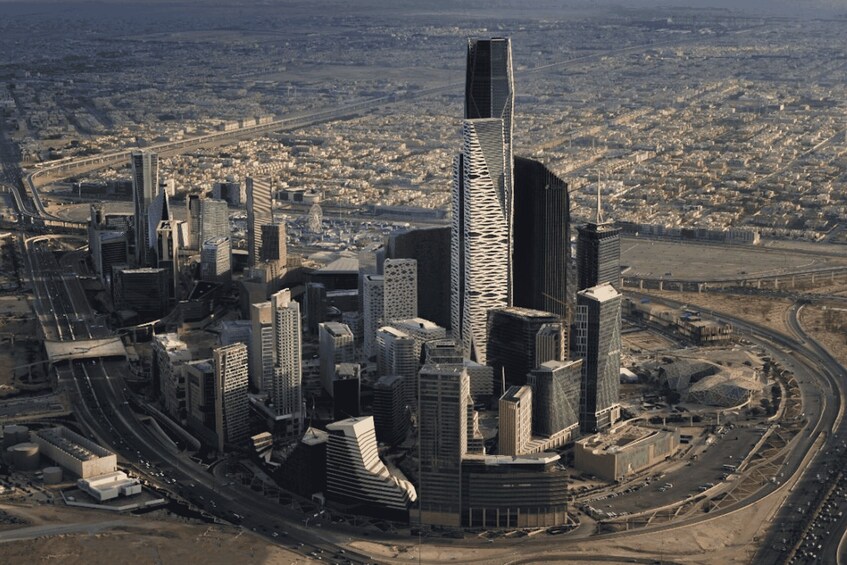 Picture 2 for Activity Riyadh: Guided Tour with Historical Landmarks and Coffee 2