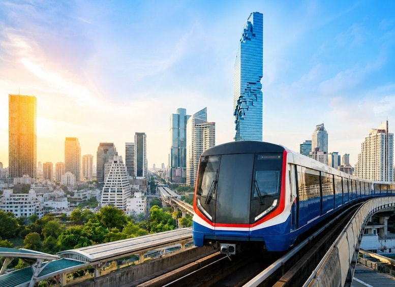 Bangkok: BTS Skytrain One-Day Pass with Airport Pickup 2