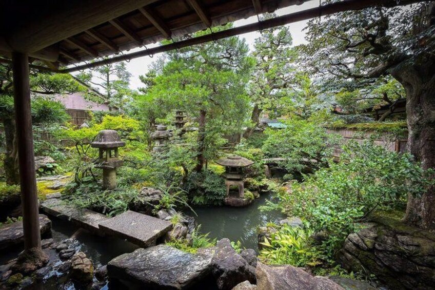 Kanazawa: Castle & Samurai History Walking Tour 4