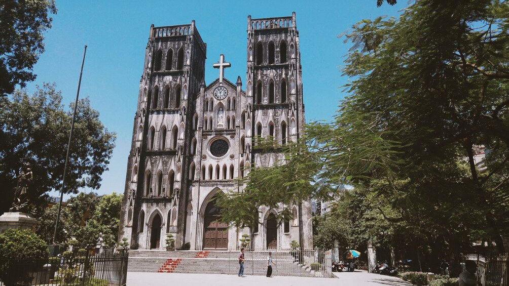 A Gothic-style cathedral with two towers, a large circular window, and a cross on top. 2