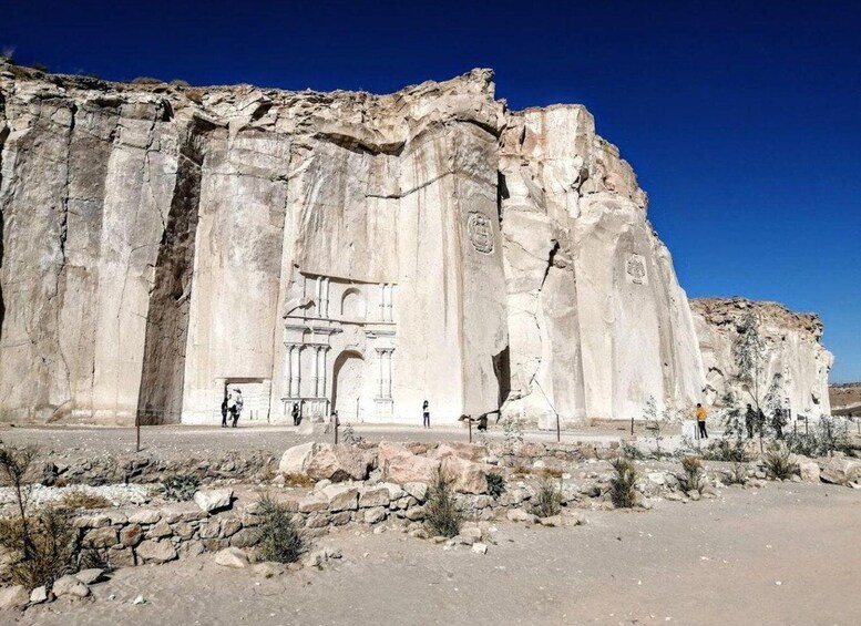 Arequipa: Sillar Route and the Petroglyphs of Culebrillas 1