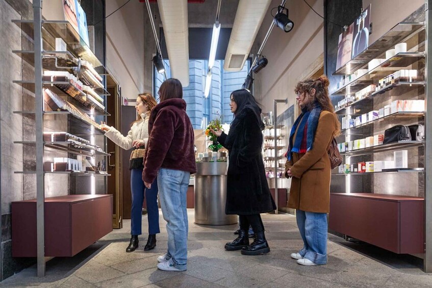Milan: Fashion and Beauty Walking Tour With Expert Designer 1