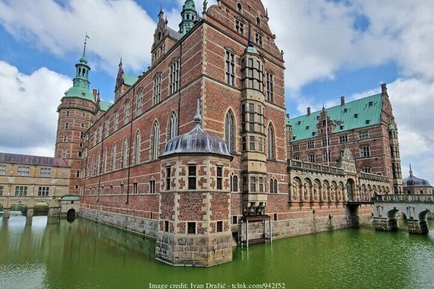 Explore Frederiksborg Castle: Private Day Trip from Copenhagen