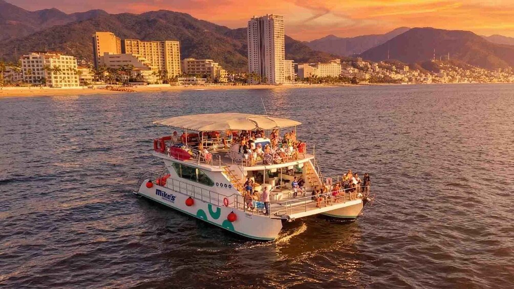 Catamaran Sunset Cruise with Live Saxophone & Open Bar 1