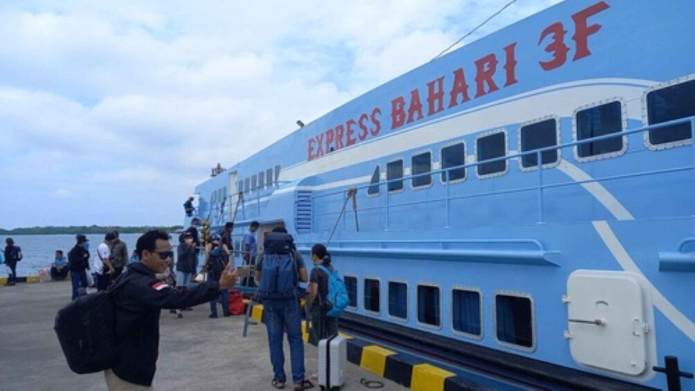 A ferry named 'EXPRESS BAHARI 3F' with passengers boarding. 1
