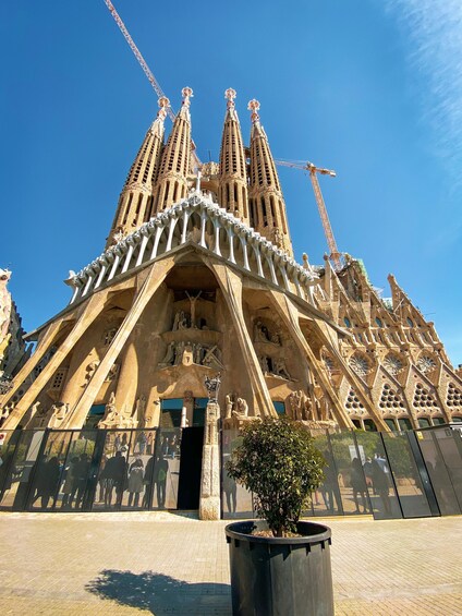 A large, ornate building with multiple spires and intricate sculptures. 2