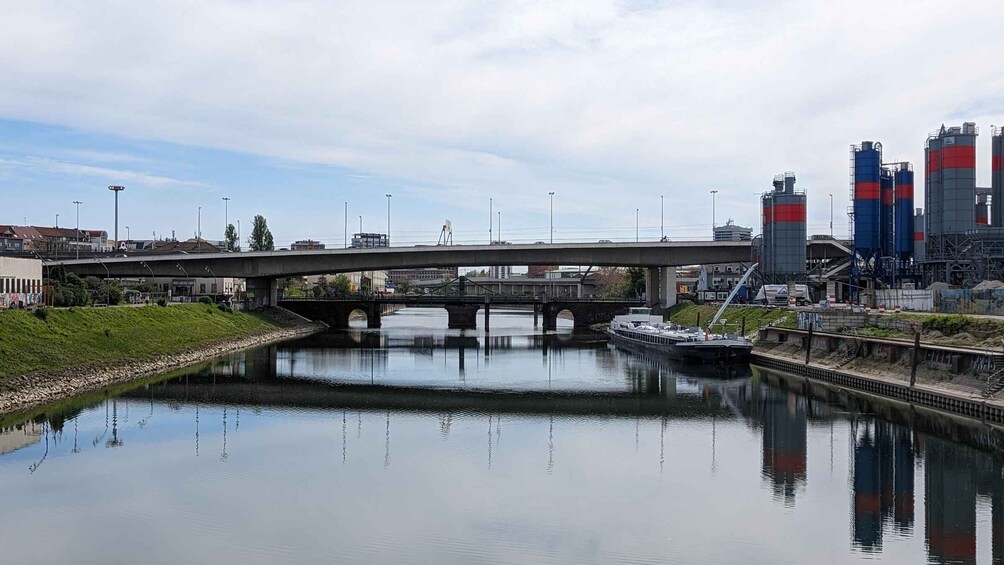 Picture 3 for Activity Mannheim, guided walking tour: Industrial culture at the commercial port 3