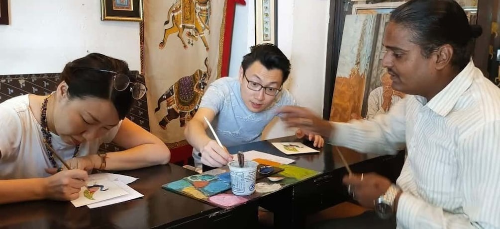 Udaipur: Traditional Miniature Painting Class 1