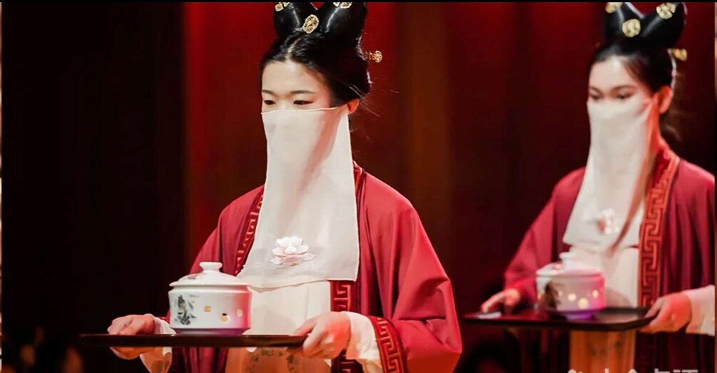 Imperial Banquet Experience and Traditional Tea Ceremony 1