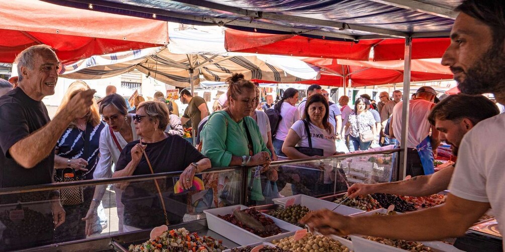 Historic market tour and cooking class in the heart of Catania 1