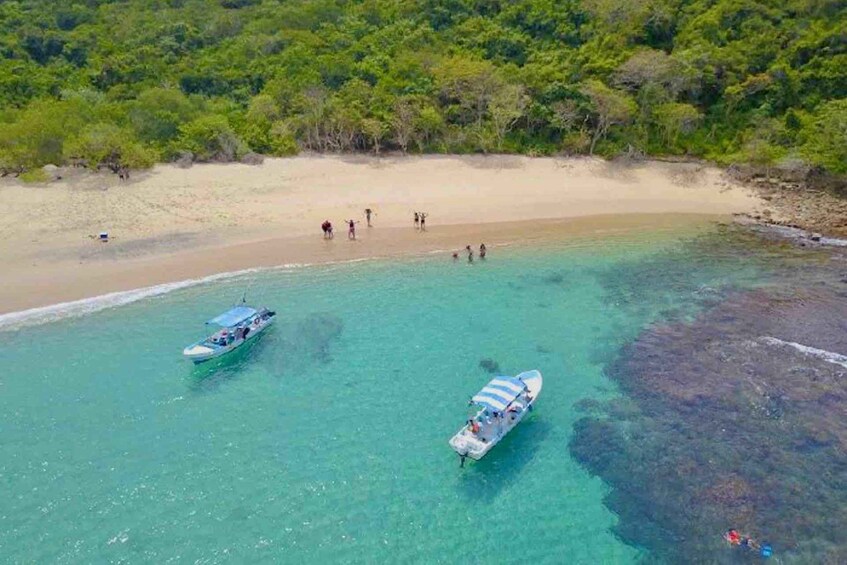Picture 1 for Activity Huatulco: 7 Bays Boat Tour with Snorkeling and Lunch 2