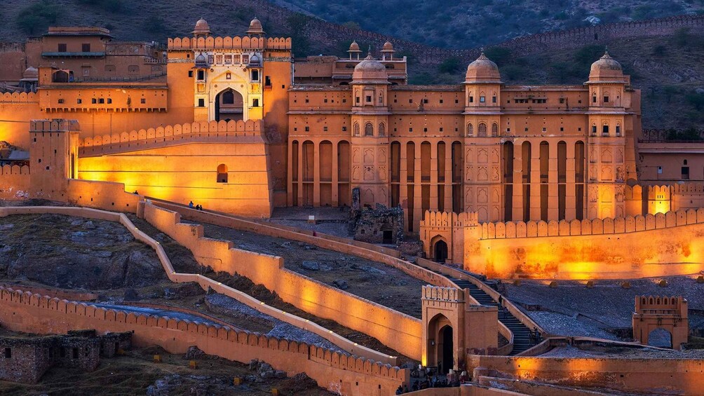 A historic walled city with a prominent palace, a large courtyard, and a fortified entrance. 5