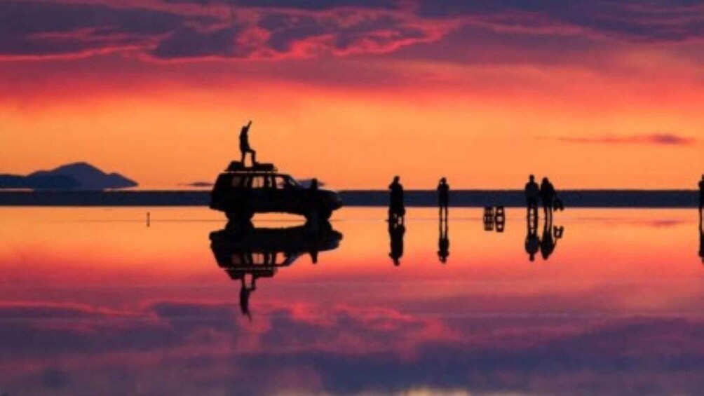 Uyuni: Traditional Excursion to the Salar de Uyuni + Sunset 1