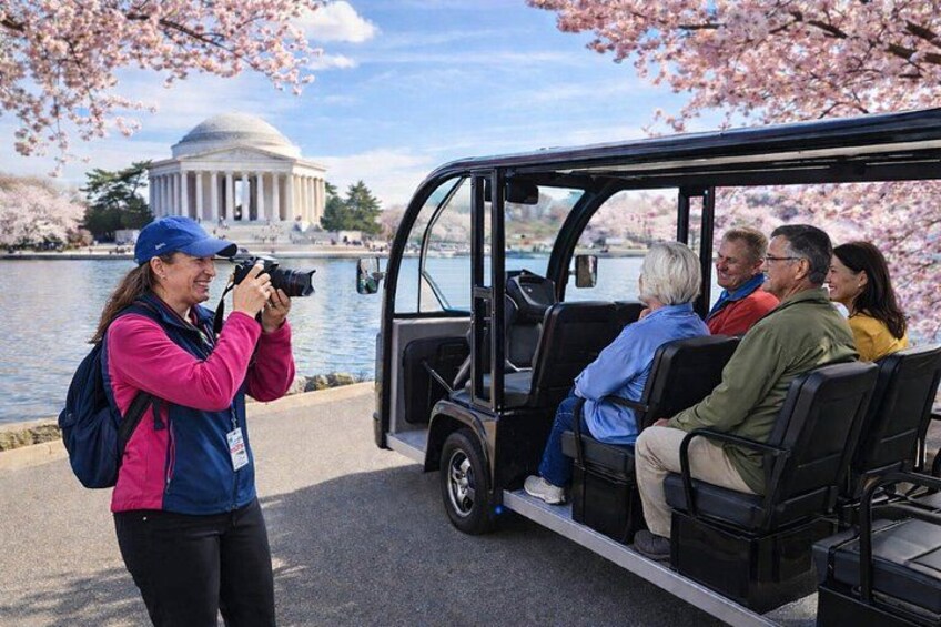 Washington DC: Easy Sightseeing Guided Monuments Tour by E-Cart 3