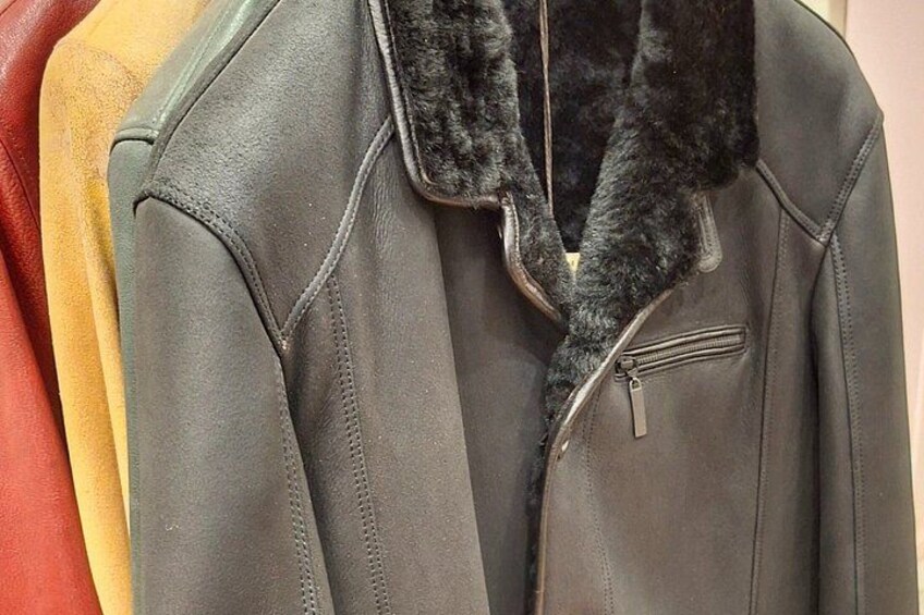 Lucca Leather Shopping Experience with Local Expert 2