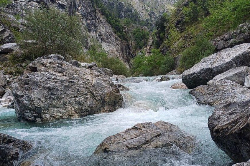 At the foot of the Apuan Alps at the Filanda and its streams 2