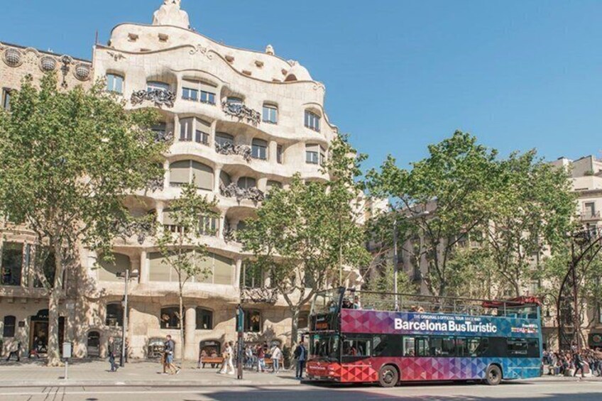Barcelona Attraction Pass with Hop On Bus, La Sagrada Familia 4