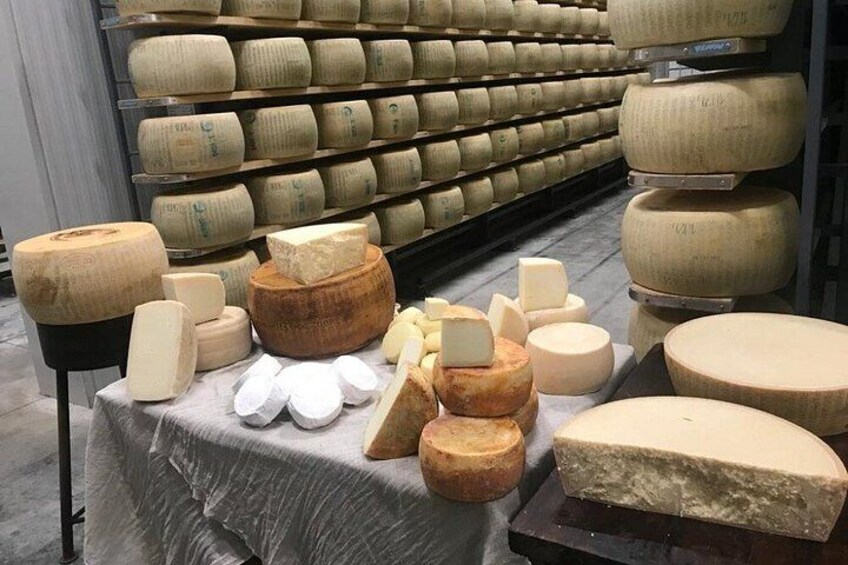 E-Bike Food Tour Parmigiano Reggiano and Pizza Preparation 3