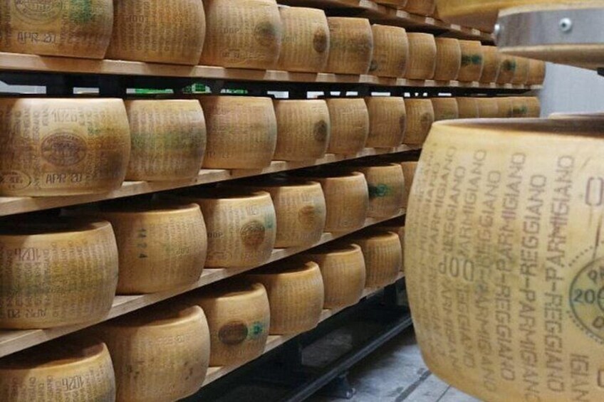 E-Bike Food Tour Parmigiano Reggiano and Pizza Preparation 2