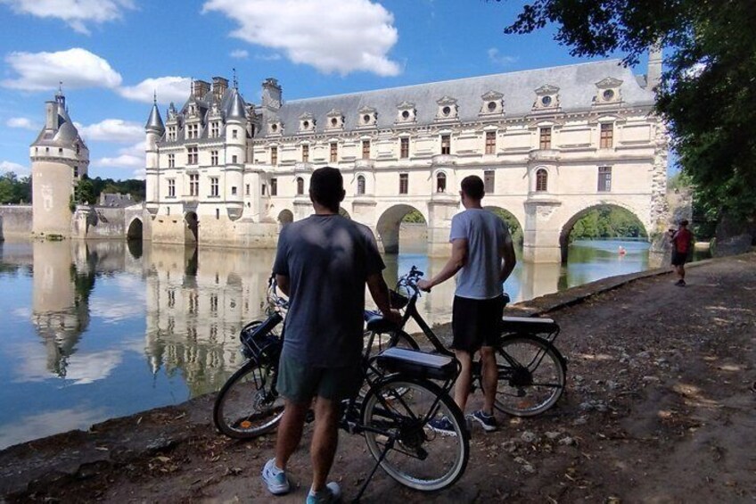 Loire Valley Ultimate E-bike Tour: Amboise, Chenonceau & Wine 3