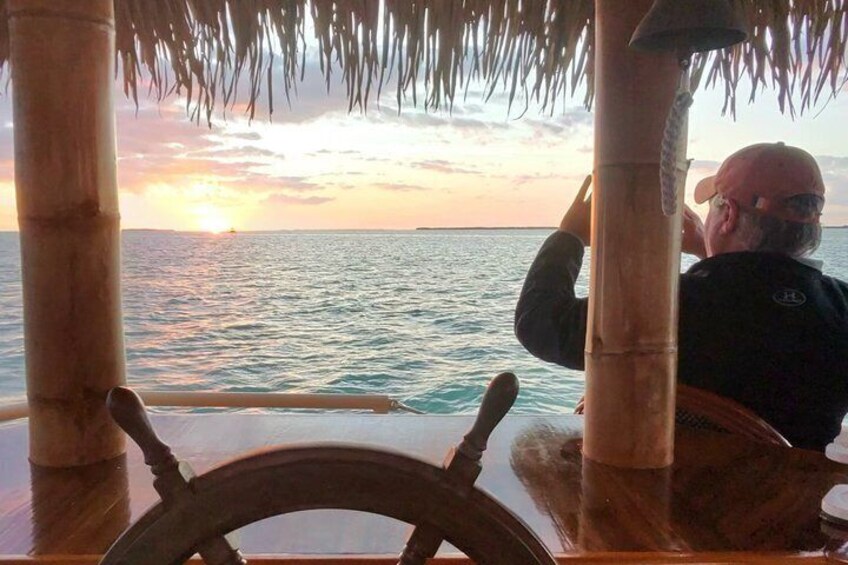 Cruisin Tikis Marathon - Sunset Tiki Cruise 3