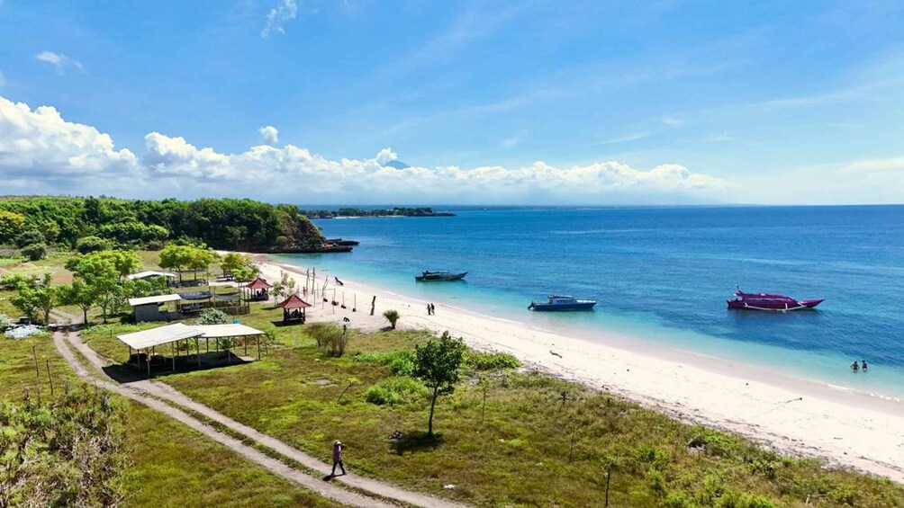 Picture 5 for Activity Lombok : Private Trip Pink Beach & Snorkeling With Boat 3